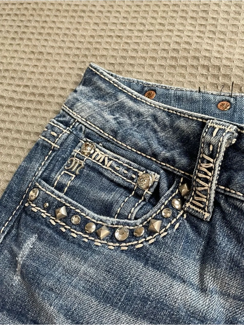 Miss Me Capri Jeans 27 Womens Studded Jeweled Buttoned‎ Back Flap Western